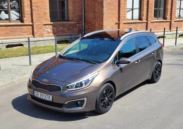 Kia Ceed cena 49900 przebieg: 167000, rok produkcji 2018 z Wałbrzych małe 781